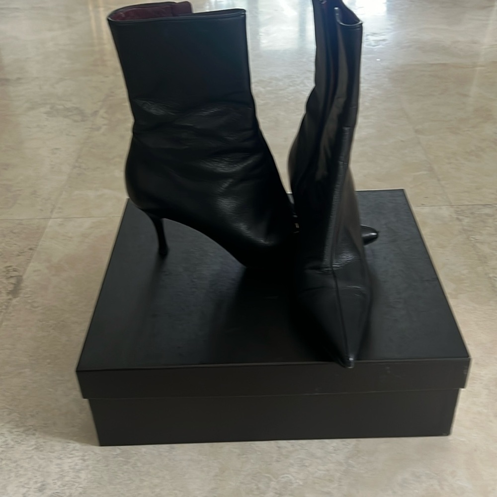 Classic Gucci leather boots